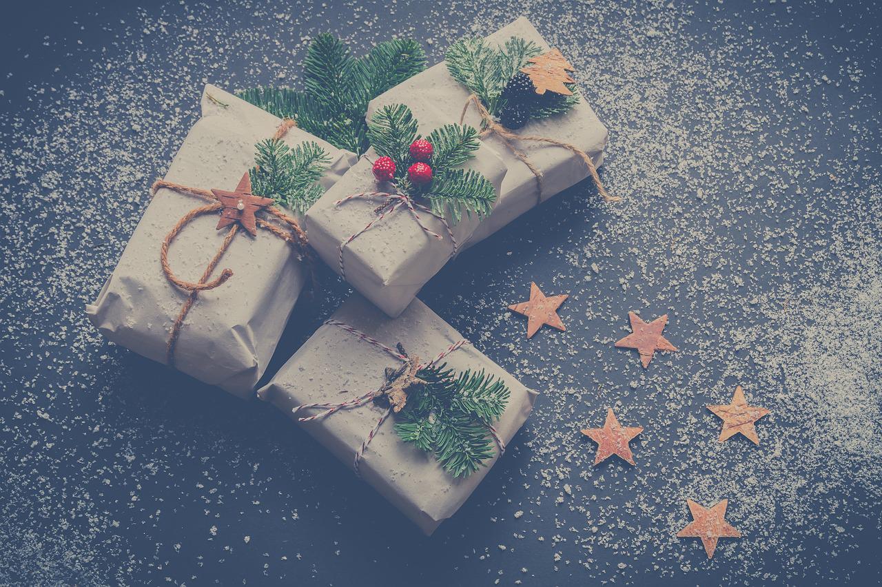 christmas, presents, gifts-3026688.jpg